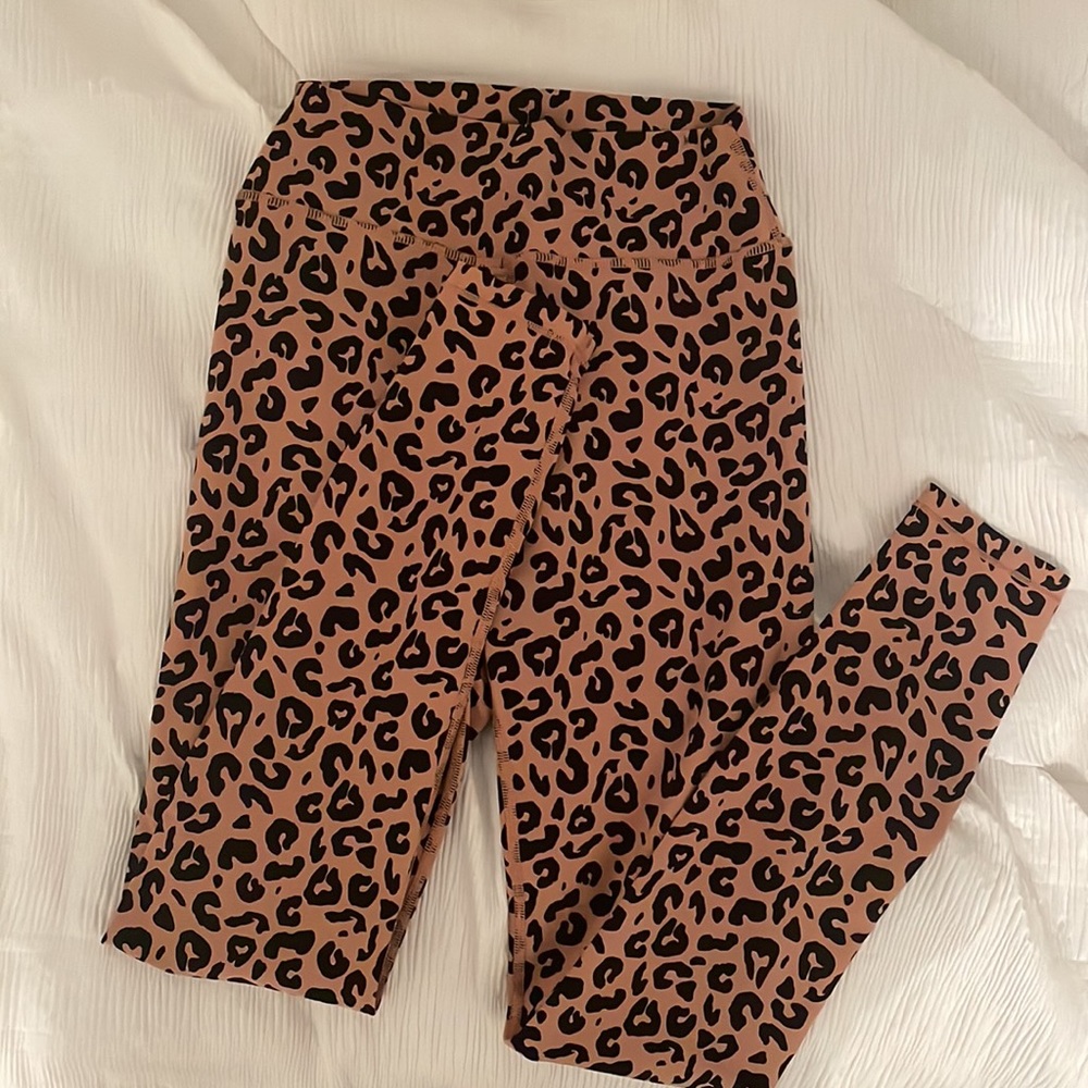 Leopard Print White Fox Active Leggings Size Small!